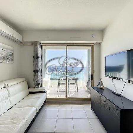 Vue Pieds Dans L'eau De Cavaliere * Le Lavandou