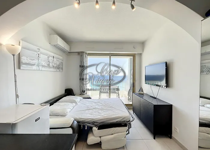 Vue Pieds Dans L'eau De Cavaliere Apartament *