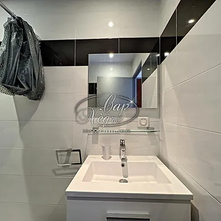 Vue Pieds Dans L'eau De Cavaliere 아파트