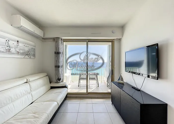 Vue Pieds Dans L'eau De Cavaliere * Le Lavandou